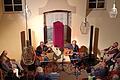 Jürgen Gutmann (links) und Manuel Dempfle (beide Gitarre und Gesang) zelebrierten die Musik und Lyrik von Leonhard Cohen in der ehemaligen Synagoge.
