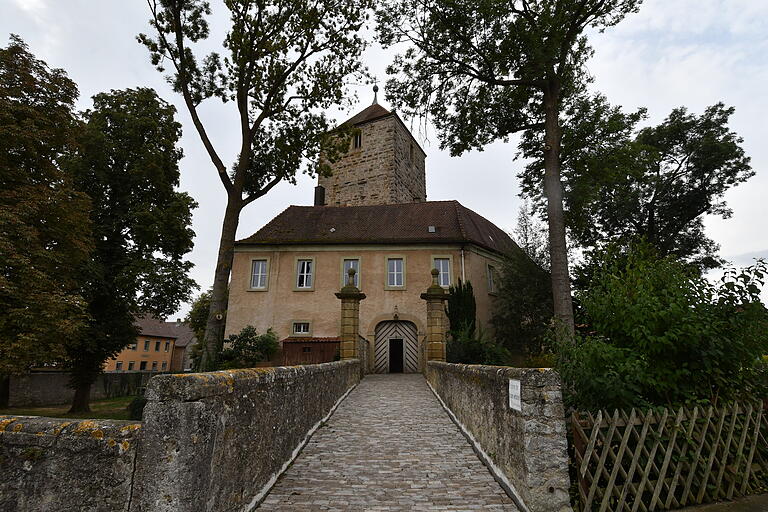 Das Schloss und die Schlosskriche in Erlach. Foto: Gerhard Meißner Das Schloss und die Schlosskriche in Erlach. Foto: Gerhard Meißner
