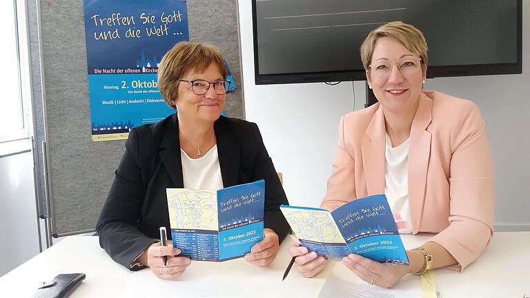 Susanne Wildfeuer und Alexandra Eck (rechts) koordinieren die Würzburger Kirchennacht.