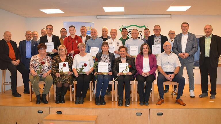 In Waldberg wurden langjährige Vereinsfunktionäre für ihr ehrenamtliches Engagement vom Bayerischen Fußball-Verband geehrt.