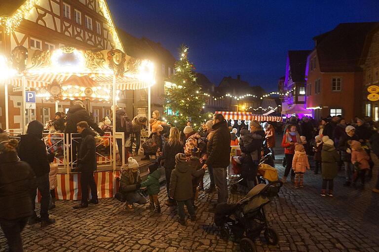 Bei der Kinderweihnacht in Prichsenstadt warten auf gut 300 Metern zahlreiche Attraktionen auf die kleinen (und großen) Besucher. Bei der Kinderweihnacht in Prichsenstadt warten auf gut 300 Metern zahlreiche Attraktionen auf die kleinen (und großen) Besucher.