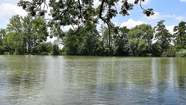 Den traumhaften Ausblick auf den Schlosssee oder auch Mühlsee gibt es obendrauf. Henriette Dornberger geht auch gerne dort schwimmen. Den traumhaften Ausblick auf den Schlosssee oder auch Mühlsee gibt es obendrauf. Henriette Dornberger geht auch gerne dort schwimmen.
