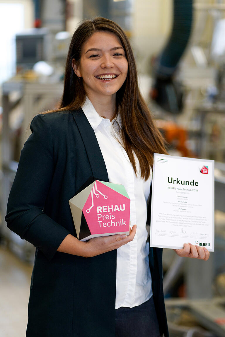 Rebecca Wolff gewinnt den Rehau Preis Technik 2021, Kategorie Sonderpreis.