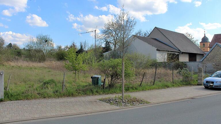 Für dieses Grundstück in Reupelsdorf, direkt an der Bundesstraße 22, gab es die Anfrage zum Bau von Mobilheimen.