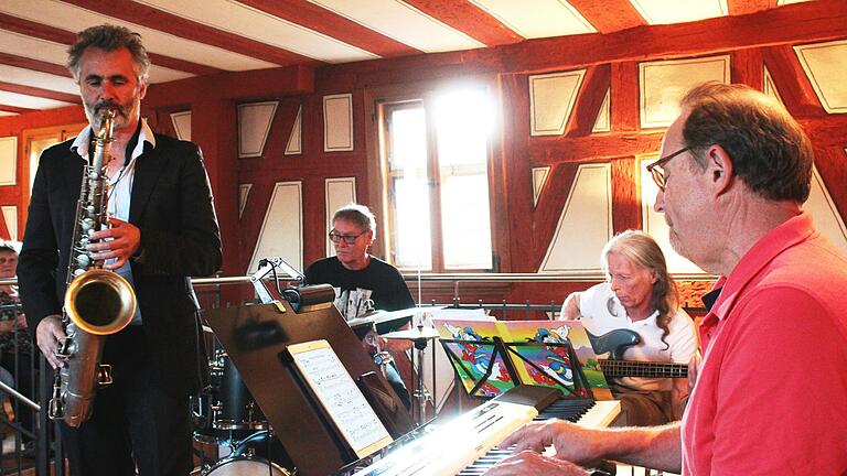 Das französisch-deutsche Jazzquartett im Historischen Rathaus in Retzbach.