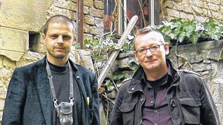 Chronik der Liebe: Robert Weber aus Ochsenfurt (rechts) und Co-Autor Falk Hennig haben in Berlin ihr neues Buch vorgestellt.