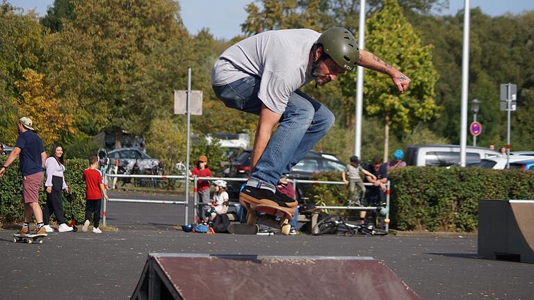 Die Skateanlage an der Weißen Mühle in Estenfeld wurde bei der Eröffnung ausgiebig genutzt.