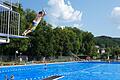 Christian Weidner ist ein begeisterter Turmspringer und besuchte jetzt am ersten Badewochenende der Saison das Freibad in Eltmann zusammen mit seiner Lebensgefährtin Tanja Böllner und Junior Ben.