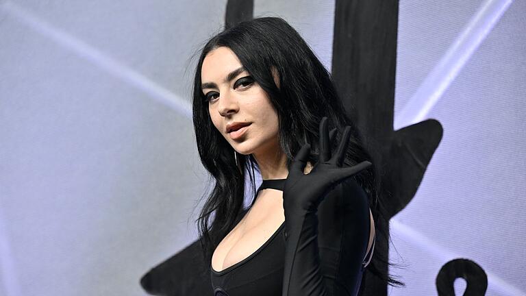 Charli XCX       -  Machte den Begriff &bdquo;brat&rdquo; mit ihrem Albumtitel groß: Charli XCX. (Archivbild)