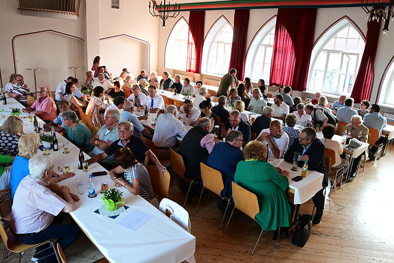 Volles Gemeindehaus beim Festkommers zum 100-jährigen Gründungsfest des TSV Kleinrinderfeld. Volles Gemeindehaus beim Festkommers zum 100-jährigen Gründungsfest des TSV Kleinrinderfeld.