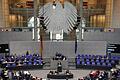 Im Bundestag       -  Der Bundesadler hat die Abgeordneten gut im Blick. Foto: Rainer Jensen.
