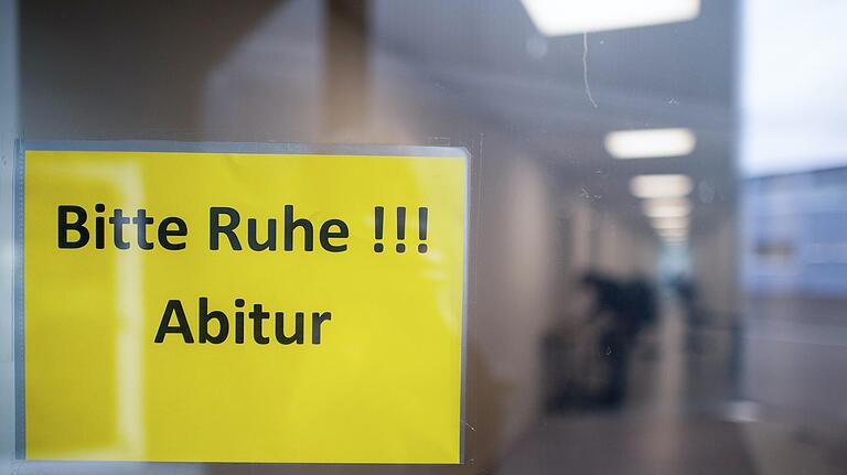 Die Abiturprüfungen in Bayern sollen trotz der Ausbreitung des Coronavirus wie geplant am 20. Mai beginnen. Die Abiturprüfungen in Bayern sollen trotz der Ausbreitung des Coronavirus wie geplant am 20. Mai beginnen. 