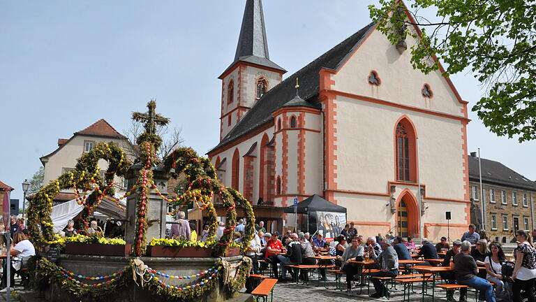 Der Frühlingsmarkt lockte am Sonntag viele Besucherinnen und Besucher nach Hofheim.