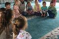 Die Kindergartenkinder bei ihrem Besuch in der Moschee.