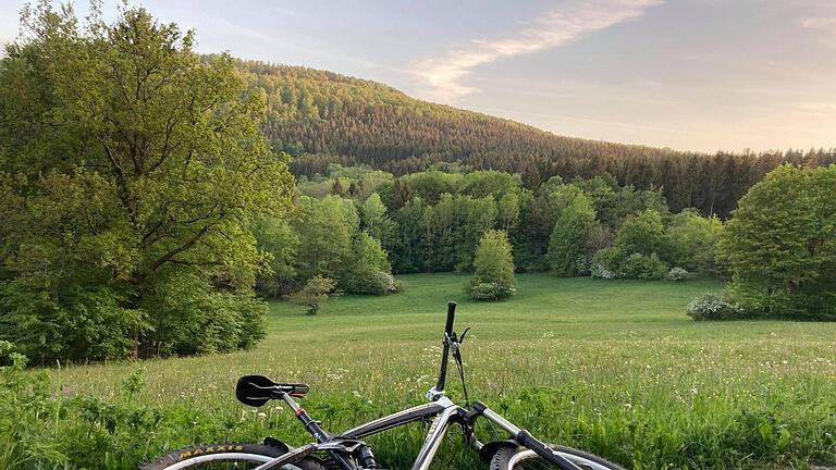 Pittoreske Aussicht während der Fahrradtour. Foto: Johannes Schlereth       -  Pittoreske Aussicht während der Fahrradtour. Foto: Johannes Schlereth