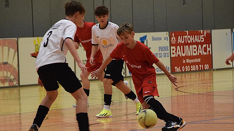 Turnierserie des FC Hammelburg - Szene aus dem U15-Turnier zwischen der SG Fuchsstadt und der SG Diebach. Turnierserie des FC Hammelburg - Szene aus dem U15-Turnier zwischen der SG Fuchsstadt und der SG Diebach.