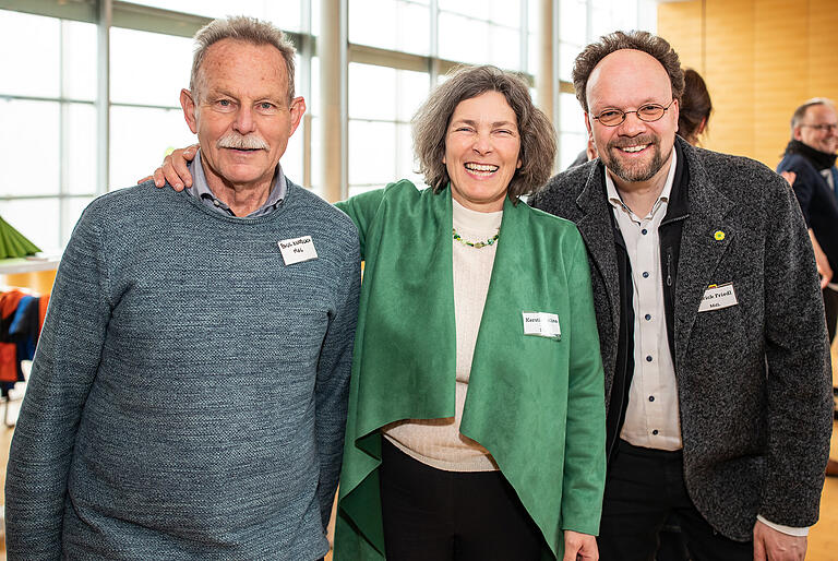 Die unterfränkischen Landtagsabgeordneten der Grünen Paul Knoblach, Kerstin Celina und Patrick Friedl kritisieren den fehlenden Schutz des Grundwassers.