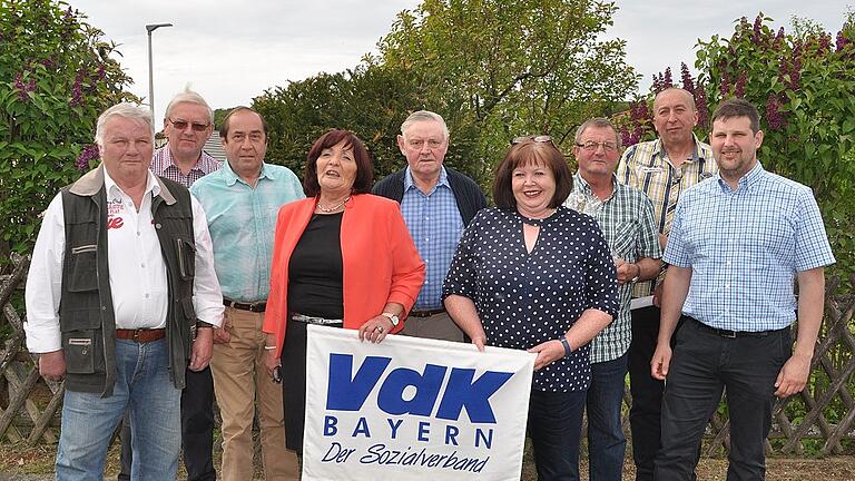 Ehrungen beim VdK Üchtelhausen/Hesselbach: Ernst Rieß (von links), Reinhard Bauer, Walter Will, Wilma Löhr, Engelbert Heppt, Conelia Pfister, Siegfried Göbel, Edgar Löhr und Steve Metz standen im Blickpunkt der Hauptversammlung.