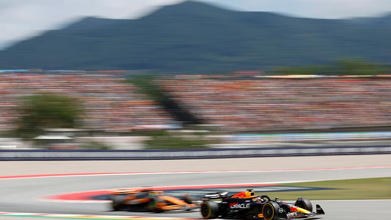 Max Verstappen.jpeg       -  Max Verstappen (r) baute seine WM-Führung mit einem Sieg beim Großen Preis von Spanien aus.