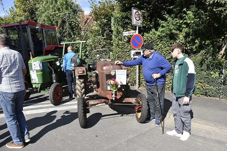 Saatmarkt mit Schleppertreffen in Remlingen. Mehr als 40 Verkaufsstände und viel Informationen in den bunt geschmückten Höfen und Gassen Saatmarkt mit Schleppertreffen in Remlingen. Mehr als 40 Verkaufsstände und viel Informationen in den bunt geschmückten Höfen und Gassen