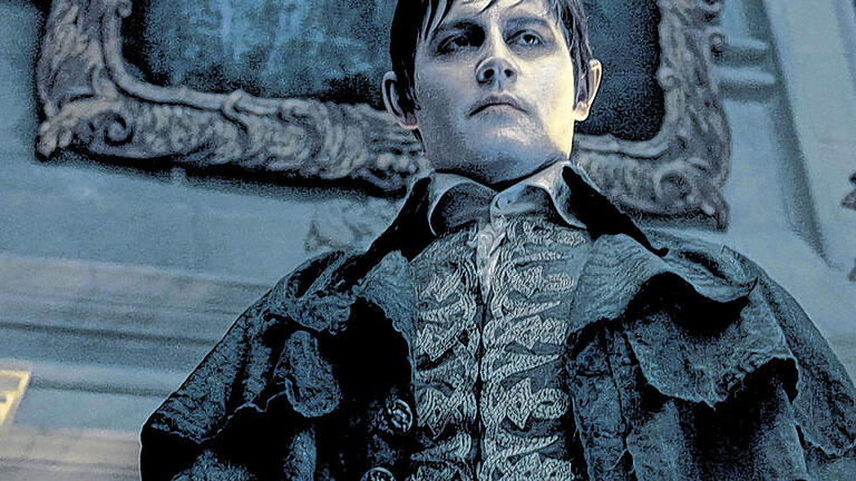 Johnny Depp als Vampir Barnabas Collins in Tim Burtons &bdquo;Dark Shadows&ldquo;.