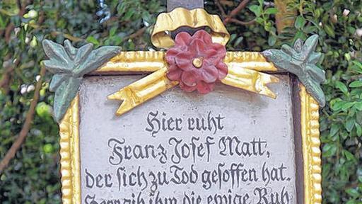 Zum Lachen auf den Friedhof