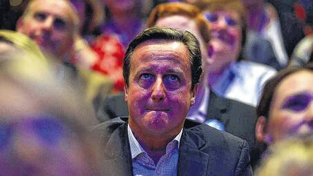 Parteitag der Konservativen: Premierminister David Cameron hört eine Rede an. Parteitag der Konservativen: Premierminister David Cameron hört eine Rede an.