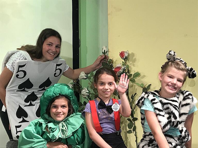 Seit Februar proben die Kinder und Jugendlichen einmal wöchentlich unter Anleitung der Schauspielerin Karoline Troger. Seit Februar proben die Kinder und Jugendlichen einmal wöchentlich unter Anleitung der Schauspielerin Karoline Troger.