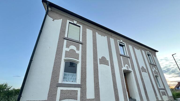 Wo noch die alte Schule in Unterleichtersbach steht, soll schon bald ein neues Mehrzweckgebäude gebaut werden für rund 1,9 Millionen Euro reine Baukosten. - Wo noch die alte Schule in Unterleichtersbach steht, soll schon bald ein neues Mehrzweckgebäude gebaut werden für rund 1,9 Millionen Euro reine Baukosten. Wo noch die alte Schule in Unterleichtersbach steht, soll schon bald ein neues Mehrzweckgebäude gebaut werden für rund 1,9 Millionen Euro reine Baukosten. - Wo noch die alte Schule in Unterleichtersbach steht, soll schon bald ein neues Mehrzweckgebäude gebaut werden für rund 1,9 Millionen Euro reine Baukosten.