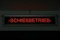Endspurt im Beschussamt       -  Endspurt im Innern: Immer deutlicher zeigt sich, in welcher Umgebung die Mitarbeiter des Beschussamts einmal arbeiten werden. Testweise leuchten die Warnlichter der Schießstände.