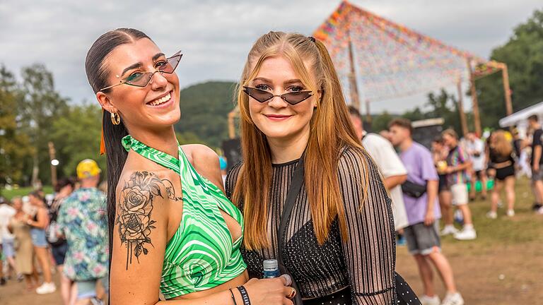 Tanzinsel Gemünden       -  Mehrere Tausend Menschen besuchen am Samstag (19.08.23) das Tanzinsel Open Air in Gemünden am Main (Landkreis Main-Spessart).