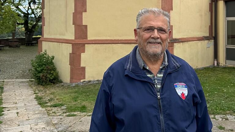Karl-Heinz Vogel ist ehrenamtlicher Kirchenpfleger in Karbach und hat mit der Renovierung der Kirche gerade alle Hände voll zu tun. Karl-Heinz Vogel ist ehrenamtlicher Kirchenpfleger in Karbach und hat mit der Renovierung der Kirche gerade alle Hände voll zu tun.