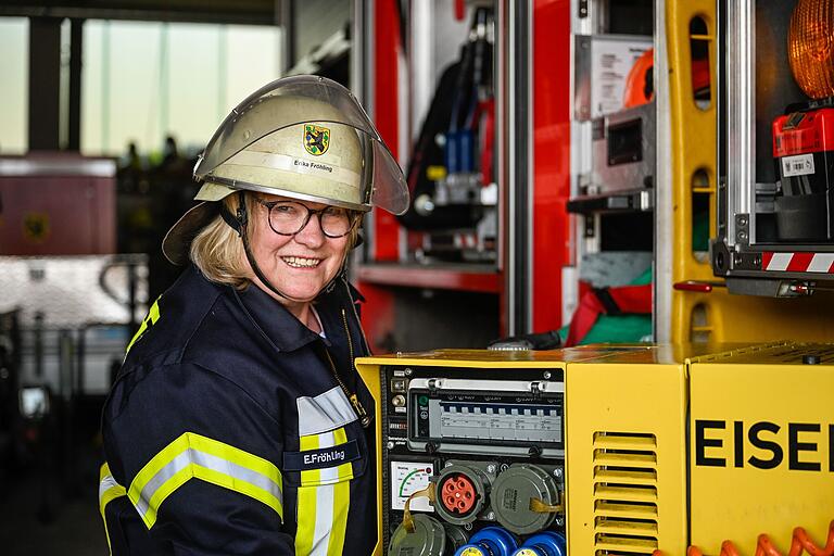 Erika Fröhling kennt die Handgriffe und Abläufe eines Feuerwehreinsatzes im Schlaf. Zeitweise hat sie an bis zu 100 Einsätzen im Jahr teilgenommen. Mittlerweile lässt sie es ruhiger angehen.