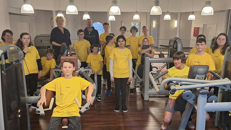 Mächtig ins Schwitzen kamen die Modoclubschüler an den Trainingsgeräten des Fit-in bei Jochen Schmied. Mächtig ins Schwitzen kamen die Modoclubschüler an den Trainingsgeräten des Fit-in bei Jochen Schmied.