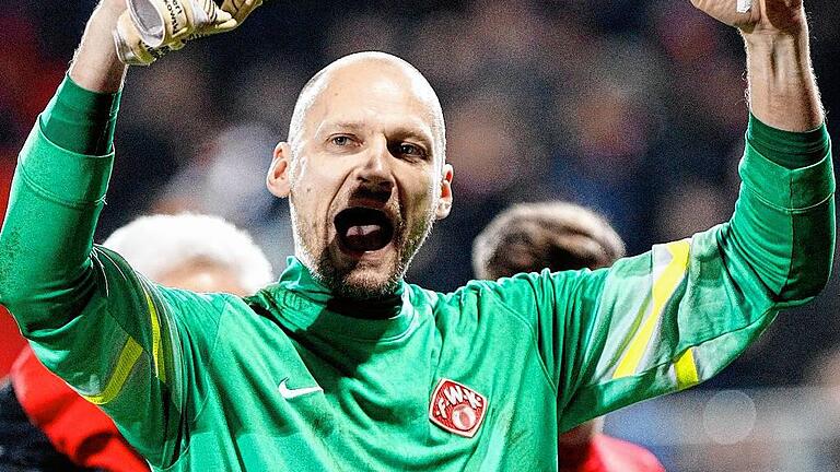 20160318FSFWKSCF032 - Er ist einer der absoluten Lieblinge der Kickers-Fans: Torhüter Robert Wulnikowski. 20160318FSFWKSCF032 - Er ist einer der absoluten Lieblinge der Kickers-Fans: Torhüter Robert Wulnikowski.
