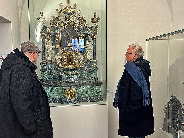 Das Altärchen aus Saal an der Saale ist als Modell für den nicht ausgeführten Hochaltar in der Wallfahrtskirche auf dem Findelberg identifiziert und auf 1777 datiert. Das Altärchen aus Saal an der Saale ist als Modell für den nicht ausgeführten Hochaltar in der Wallfahrtskirche auf dem Findelberg identifiziert und auf 1777 datiert.