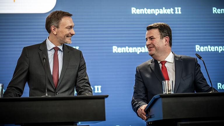 Lindner und Heil - Heil und Lindner bei der gemeinsamen Präsentation ihres Rentenkompromisses. Lindner und Heil - Heil und Lindner bei der gemeinsamen Präsentation ihres Rentenkompromisses.