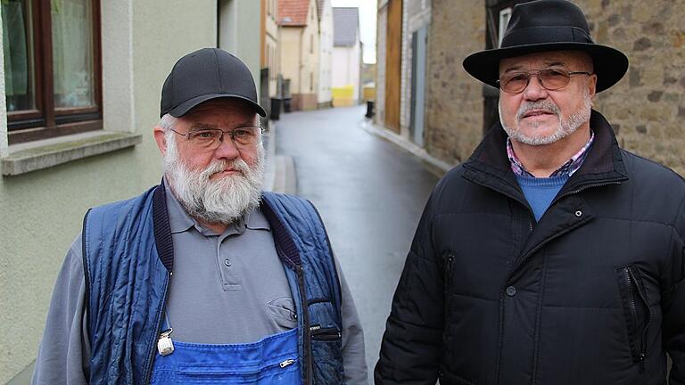 Zwei, denen es reicht: 25 000 Euro soll Landwirt Josef Strohmenger (links) aus Ettleben für eine Straßensanierung bezahlen. Heinz Amling (rechts), Mitglied im Landesvorstand des Eigenheimerverbandes, macht mit seinem Verband politischen Druck