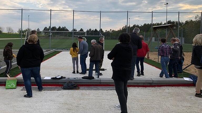 TeilnehmerInnen beim Boule-Treff.