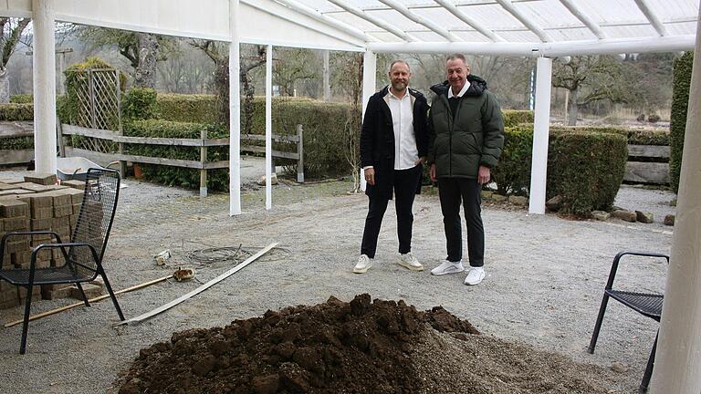 Im Biergarten im Himmelstadt laufen die Umbauarbeiten auf Hochtouren. Die neuen Pächter Philipp Gagel und Jan Endres werden ihn unter dem Namen 'Himmelreich' wieder eröffnen.