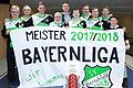 So sehen Meister aus: Der SV Herschfeld errang in der Landesliga den Titel und steigt in die Bayernliga auf: Stefan Schön (von links), Karl-Heinz Bach, Daniel Dieterich, Uli Hümpfner (Spielertrainer), Cenk Erdogan (Dritter Vorsitzender SV Herschfeld), Sebastian Dieterich, Sascha Kugler, Christian Happel, Sebastian Scheuplein und Bad Neustadts stellvertretende Bürgermeisterin Rita Rösch.