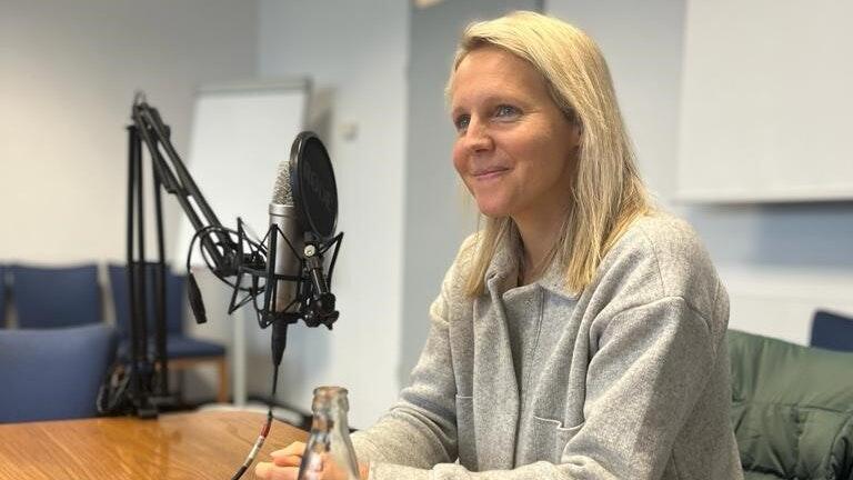 Friederike Kromp ist die erste Frau, die bei Dauer-Derby zu Gast war. Die Fußballlehrerin aus dem Landkreis Würzburg ist beim DFB U17-Bundestrainerin.