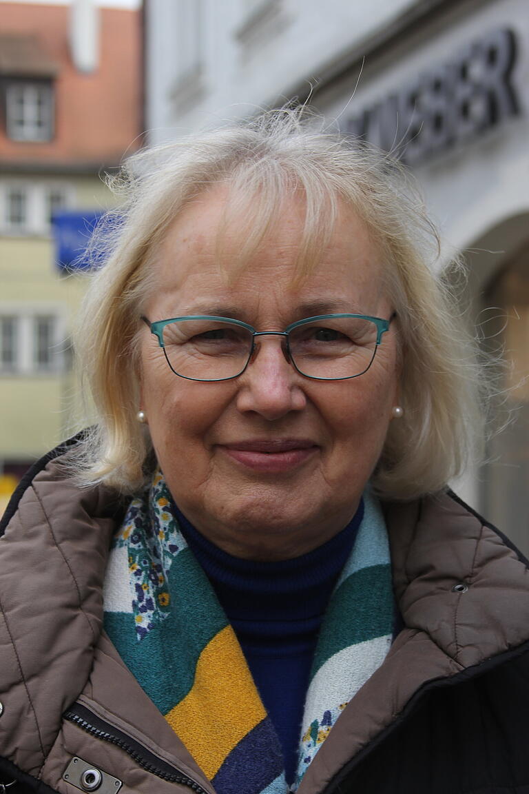 Lieselotte Feller, 71, Gerolzhofen: Ich habe selbst einen Organspendeausweis. Wenn viel mehr Organe gespendet würden, könnten auch mehr Leben gerettet werden. Deshalb tendiere ich zu Spahns Vorschlag. Lieselotte Feller, 71, Gerolzhofen: Ich habe selbst einen Organspendeausweis. Wenn viel mehr Organe gespendet würden, könnten auch mehr Leben gerettet werden. Deshalb tendiere ich zu Spahns Vorschlag.