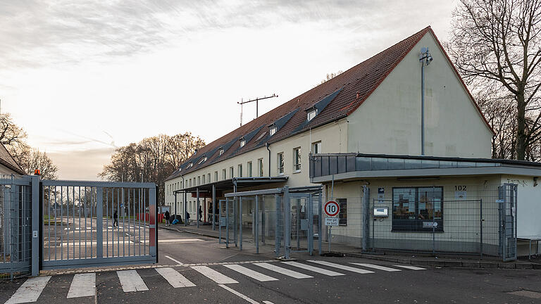 Die zentrale Anker-Einrichtung in Geldersheim (Lkr. Schweinfurt) ist erste Anlaufstelle für Geflüchtete in Unterfranken und überregional zuständig für die vier Schwerpunktländer Somalia, Elfenbeinküste, Armenien und Algerien.