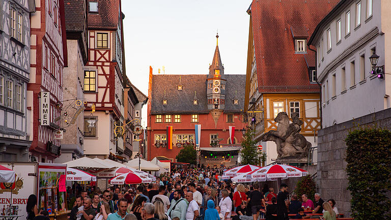 Auf sieben Bühnen spielten verschiedene Bands in der Altstadt Ochsenfurts am Freitag, 8. September 2023.