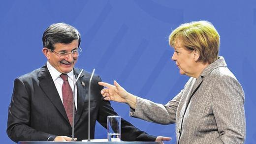 Staatsbesuch: Der türkische Ministerpräsident Ahmet Davutoglu kam zu Gesprächen mit Kanzelin Angela Merkel nach Berlin.