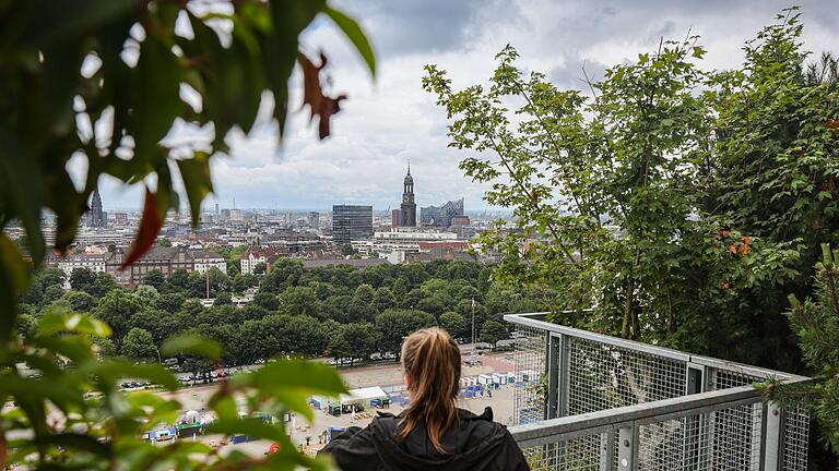 Grüner Bunker auf St. Pauli       -  Toller Blick auf die Stadt vom grünen Bunker