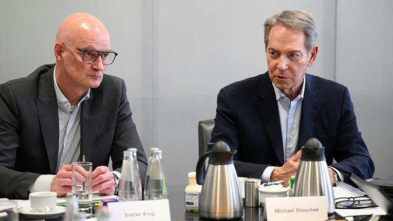 Nachdenkliche Gesichter: Geschäftsführer Stefan Krug (links) und Verwaltungsratsvorsitzender Michael Stoschek erklärten am Montag beim Pressegespräch in Coburg die kritische Lage des Autozulieferers Brose.