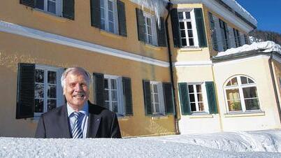 Kurze Pause im Schnee: Der CSU-Parteivorsitzende und bayerische Ministerpräsident Horst Seehofer in Kreuth. Kurze Pause im Schnee: Der CSU-Parteivorsitzende und bayerische Ministerpräsident Horst Seehofer in Kreuth.