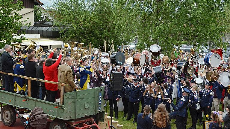 Der Musikantengruß beim Musikfest in Sulzfeld.